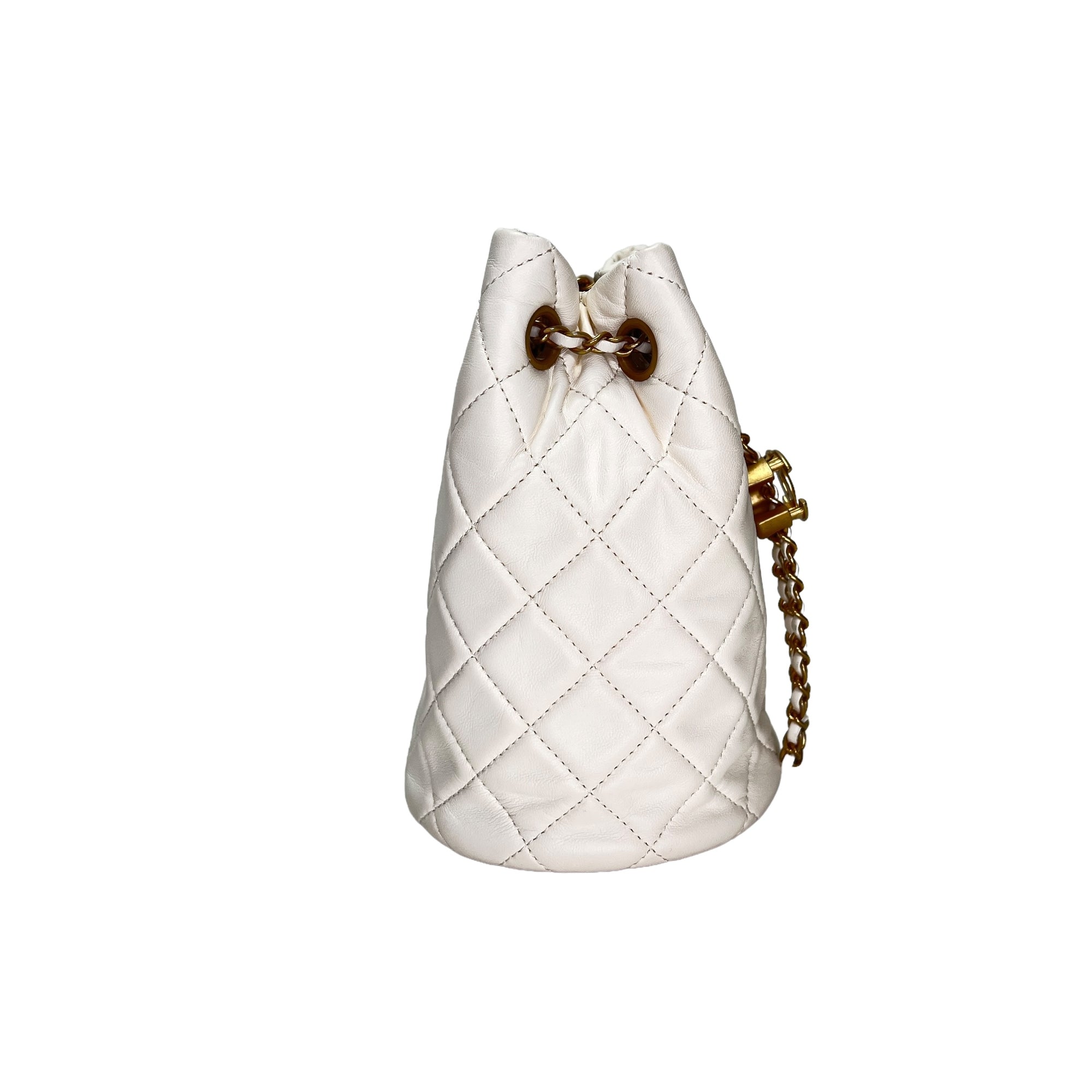 Quilted Pearl Crush Bucket Bag White in Lambskin , Gold Hardware - Image 3