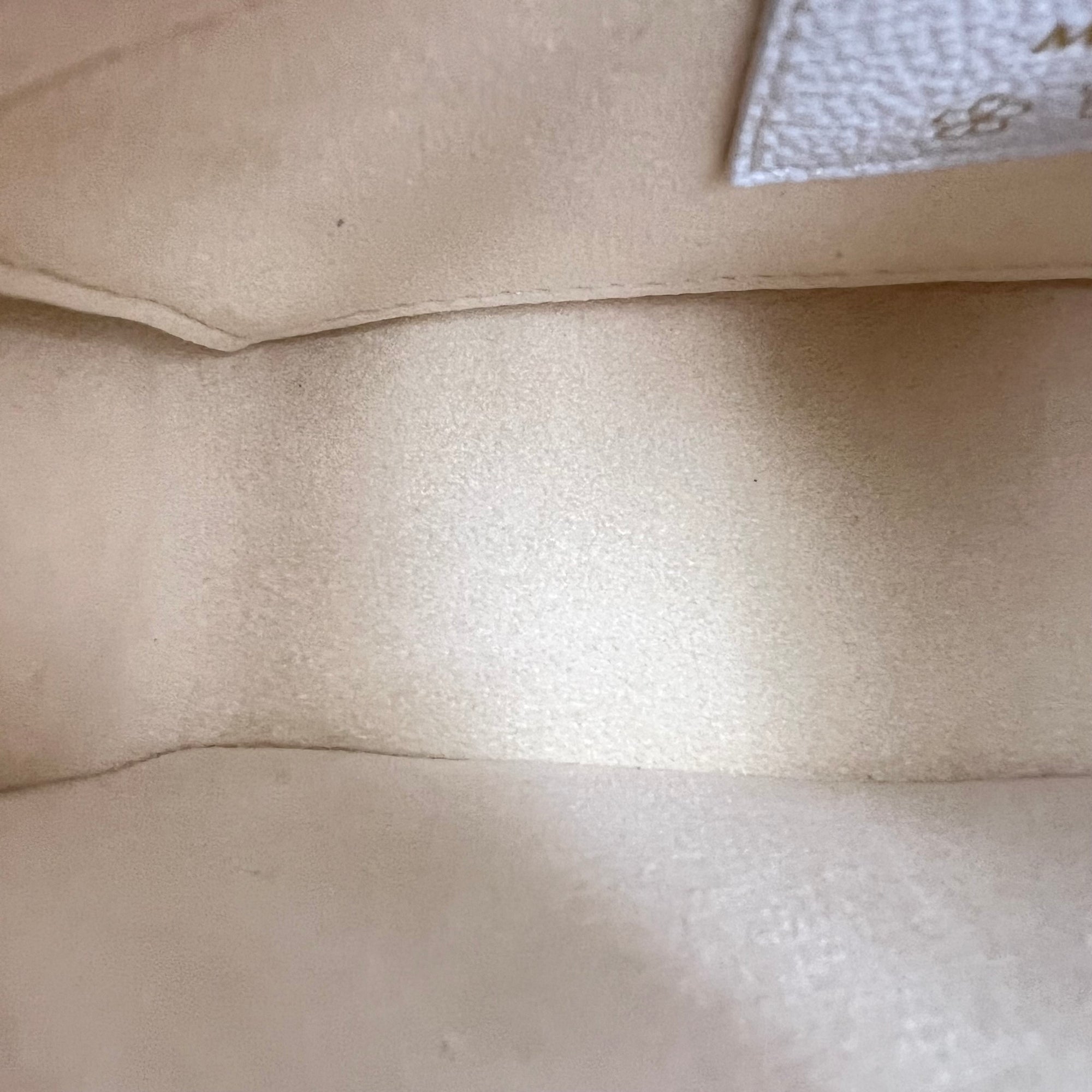 Marellini Shoulder Bag White in Epi Leather, Gold hardware - Image 12